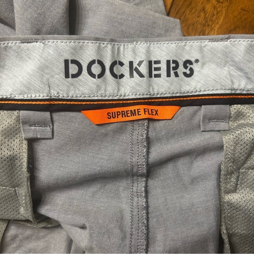 *NWT* Dockers Men’s Gray Supreme Flex Ultimate Shorts, Size 38 - Picture 7 of 9